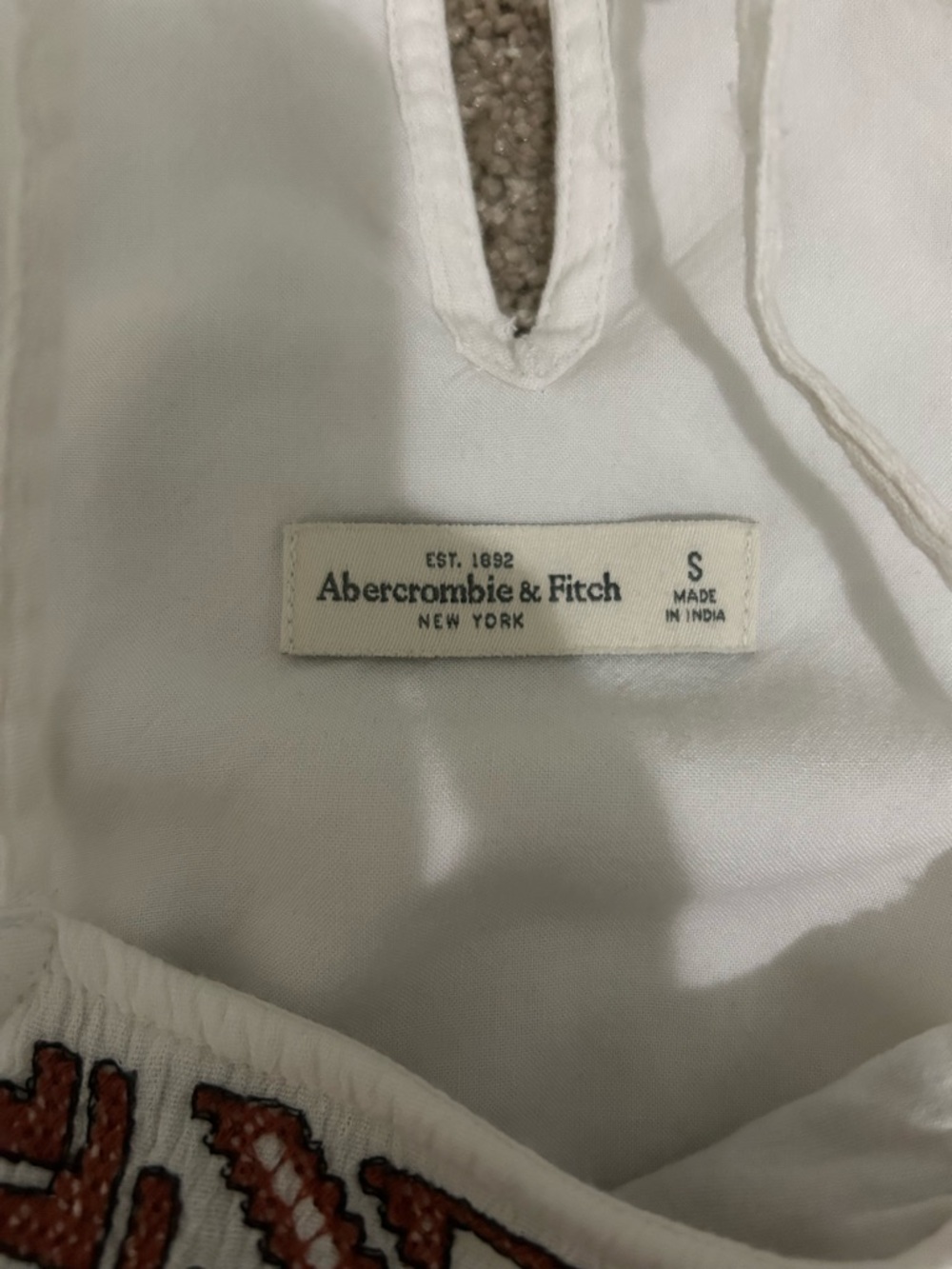 Abercrombie & Fitch White Crop Top with Rust Geometric Embroidery - Picture 3 of 3